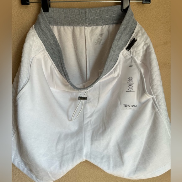 Nine West size medium comfy, quilted, white active shorts with pockets! - Picture 3 of 11